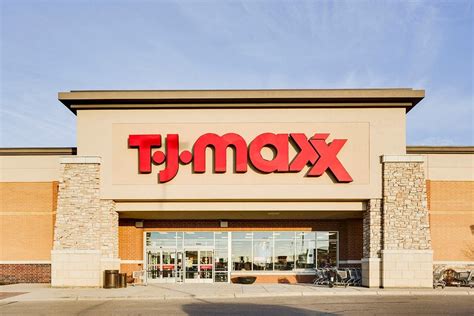 Maxx in the shopping complex spoke about what she saw and heard, but did not want to be identified. . T j maxx near me now